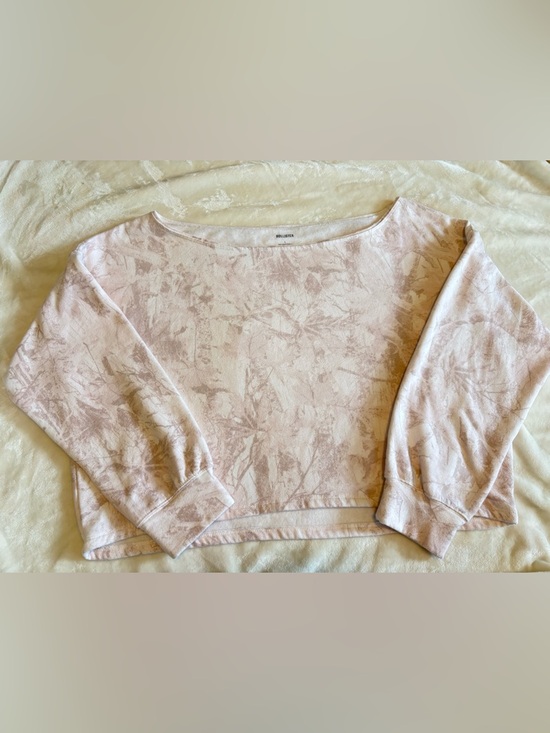 Hollister Sweaters - HOLLISTER Off Shoulder Camo Sweatshirt large L Cropped soft Pink Pullover cozy